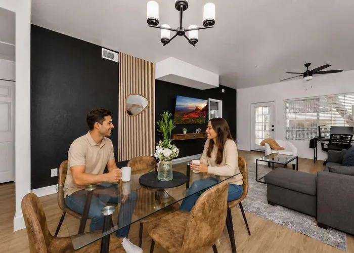 2br Retreat-pool, Yoga Rm, Gym, Cabanas, Bbq,prkng Scottsdale