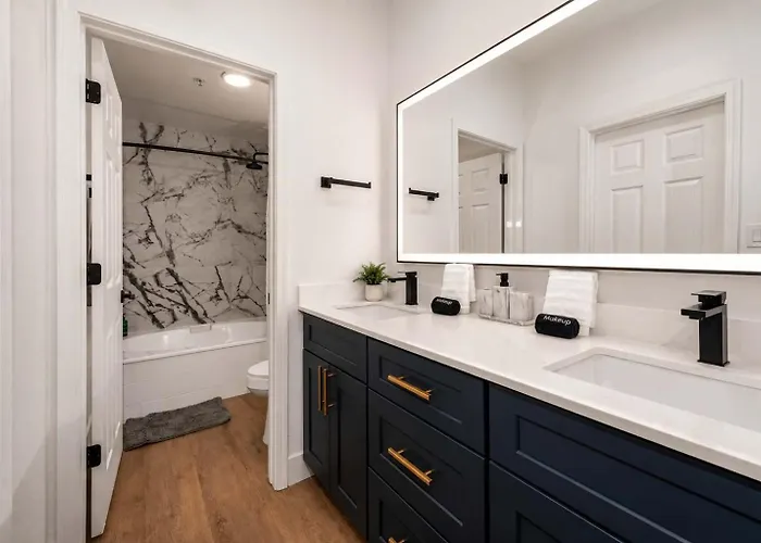 2br Retreat-pool, Yoga Rm, Gym, Cabanas, Bbq,prkng Scottsdale